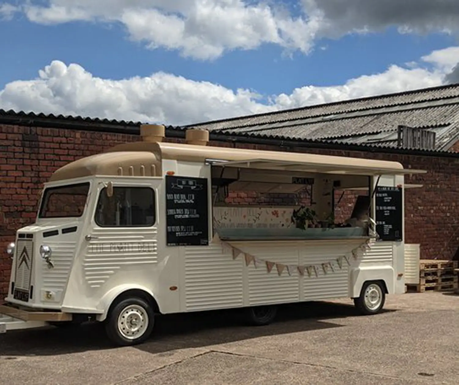 Citroen HY trailer side view