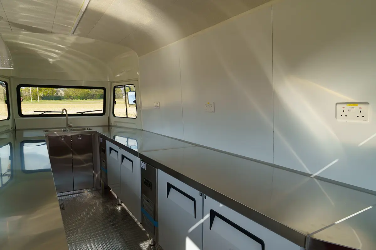 Citroen HY trailer photo 7